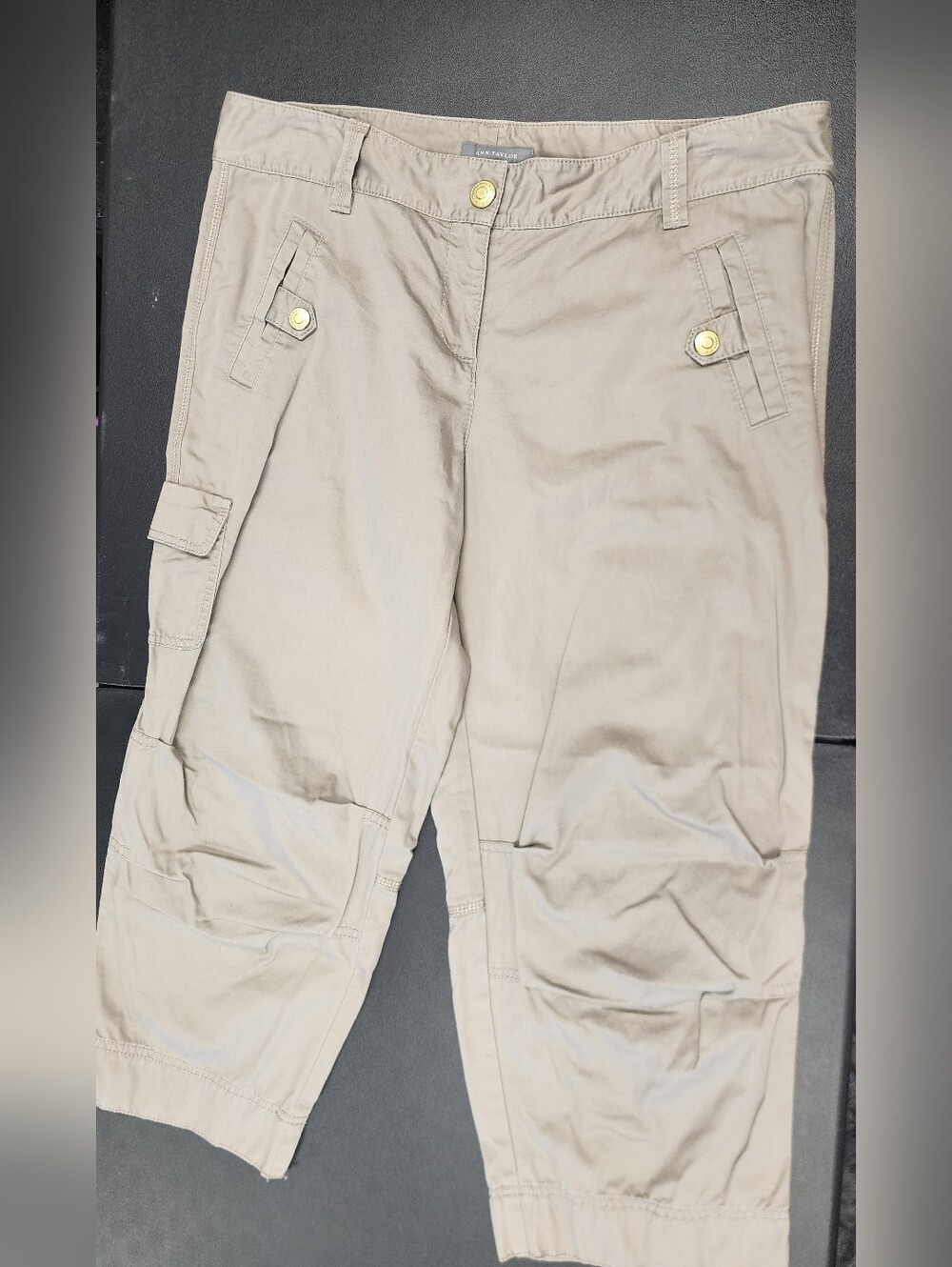 Ann Taylor Loft Khaki Sz 10 Ladies  Cargo Capris - Neutral Beige